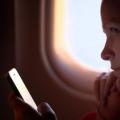 Нужно ли выключать мобильник в полете?